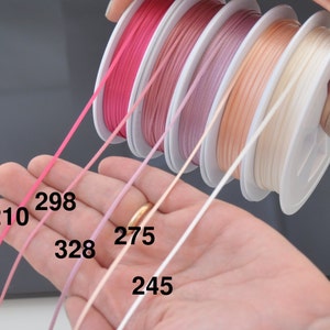 1 meter dubbelzijdig satijnen lint 1,5 mm voorraad voor poppenhuisminiaturen op schaal 1:12. Fuchsia, antiekroze, roze, zalm, crème