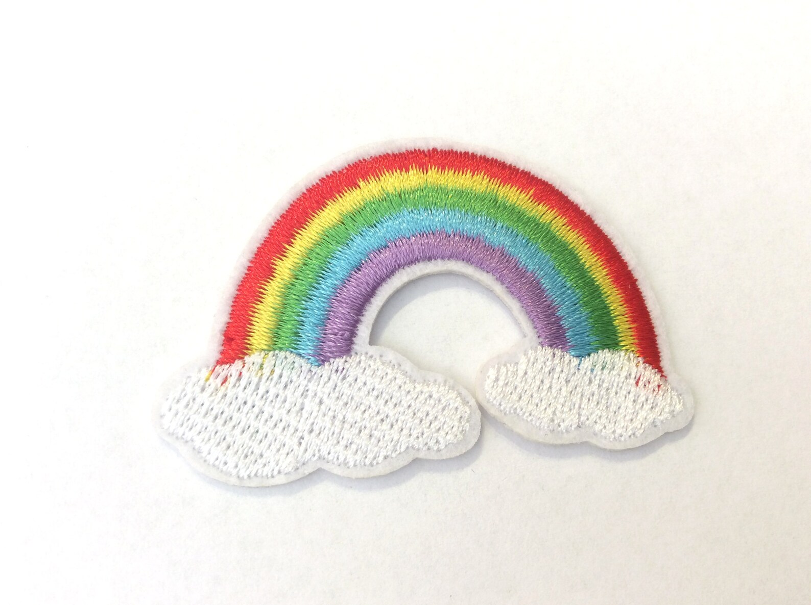 Toppa ricamata da cucire con cuori LGBTQ+ Pride
