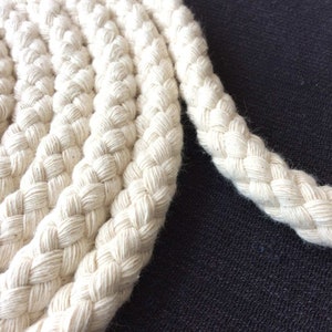 BRT28 Passamano Cordone Piatto In Cotone 100% - Larghezza 10 Mm X 10 Metri - Colore Crema - Ideale Per Cucito, Abbigliamento E Decorazioni Fai Da Te - 4