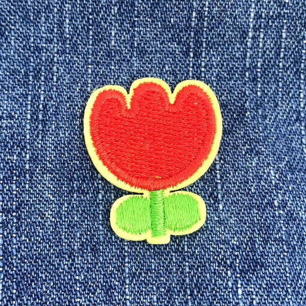 Petit patch thermoad de fleur de tulipe brodé cadeau de vêtement de décoration pour son cadeau pour la meilleure amie.