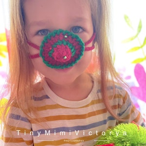 Crochet Nose Warmer: Festive Christmas Party Photo Prop