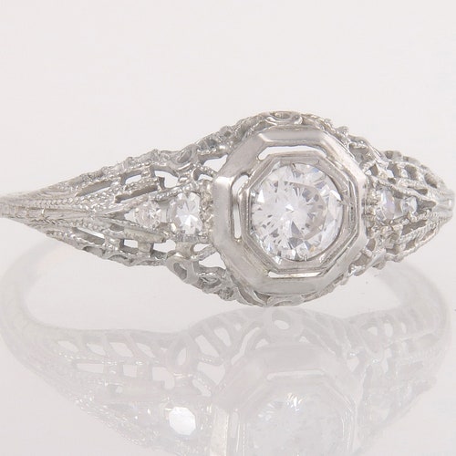 Bague De Fiançailles Art Déco En Or Blanc 18k - Diamant Naturel & Saphir De Laboratoire - Taille 6.5