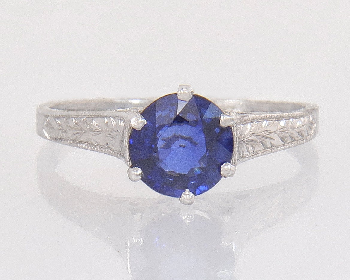 サファイアプラチナ クラシックデザインリング ロイヤルブルーサファイア0.8ct ダイヤモンド プラチナ リング（指輪