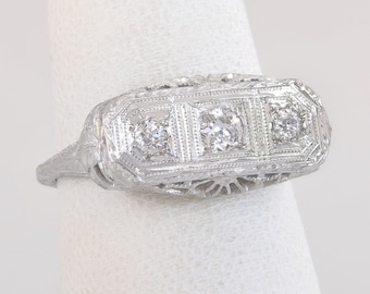 Antique Art Deco .20ct Genuine Diamond 18K Gold Three Stone Ring Band Size 6.25