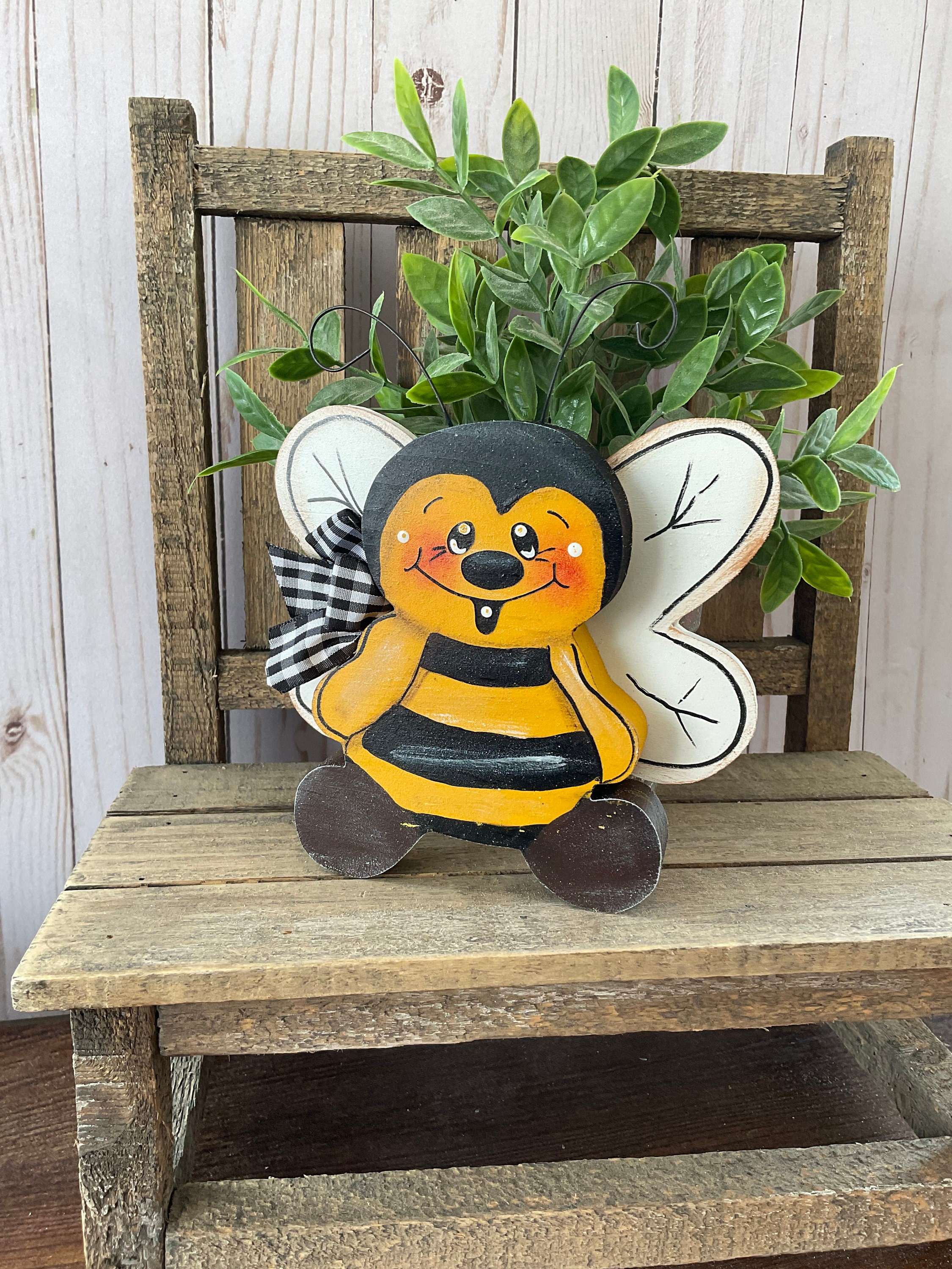 Bee Shaker Sign, Honey Bee, Bumble Bee Decor, Bumble Bee Shaker, Honey Bee  Shaker Sign, Shaker Sign, Bee Tiered Tray, Bee Hutch Decor