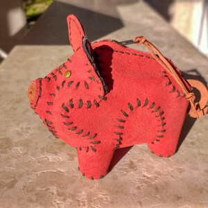 1 handgenähtes Leder Schwein mit Reißverschluss Valentinstags Geschenk Bild 1