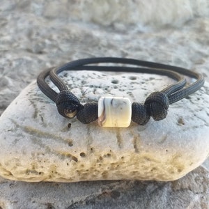 1 adjustable black Paracord bracelet with 1 handmade Nemo Glass Bead beige marmor