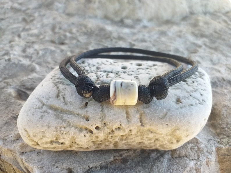 1 adjustable black Paracord bracelet with 1 handmade Nemo Glass Bead beige marmor
