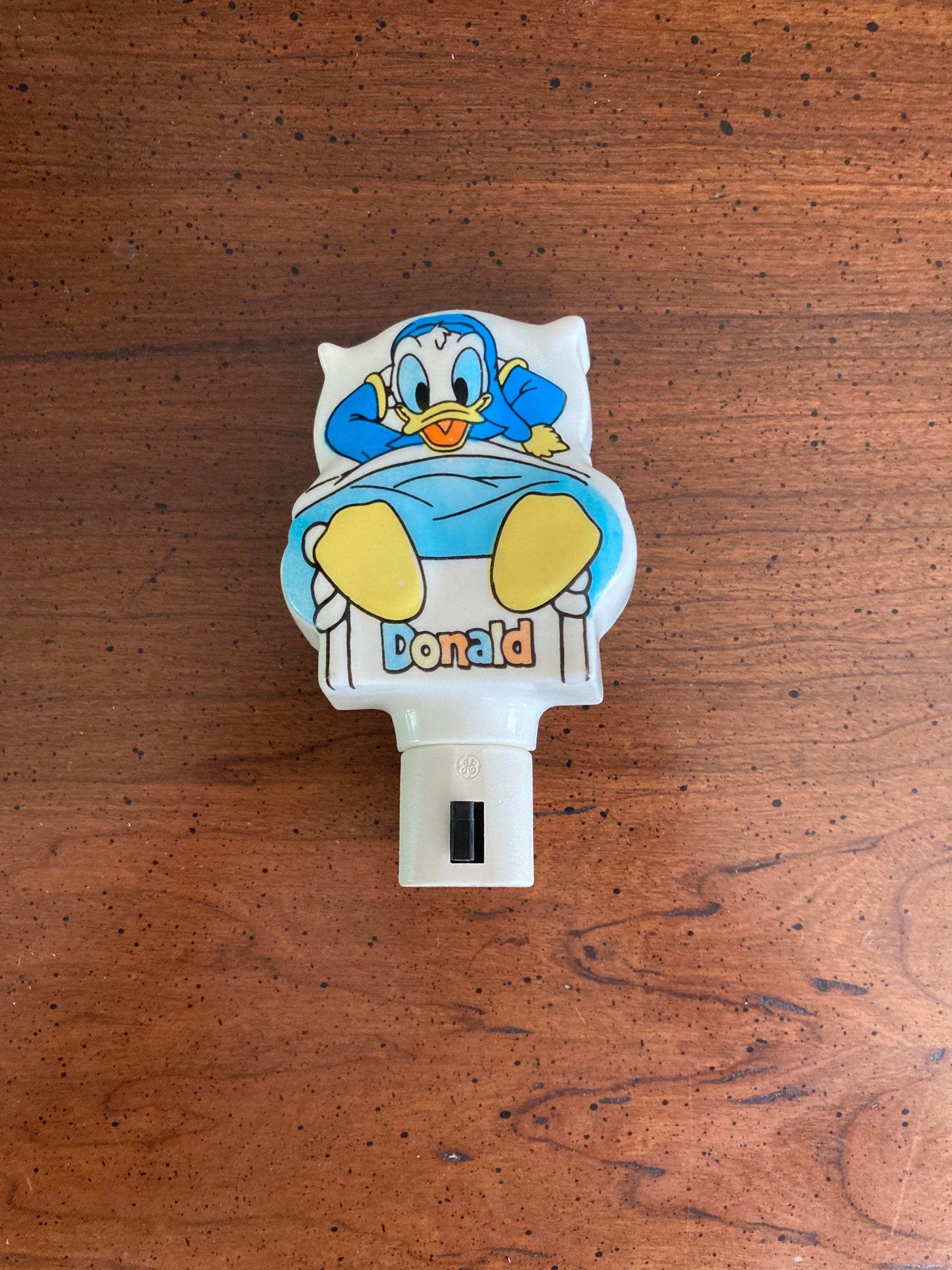 NEW DISNEY Donald Duck Retractable Badge Reel/Holder with Clip LIMITED  STOCKS!!!