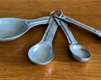 Vintage Metal Aluminum Measuring Spoons - Set of 4 - 1950&#39;s