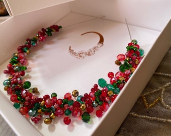 Red & green classic Cafuné headpiece - pearls, headband, hair accessory, crown, wedding, christmas gift accessory