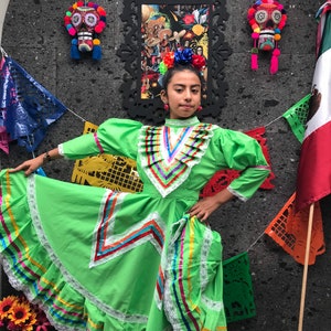 Vestido Jalisco mexicano verde claro talla 10 impresionante NIÑOS- Hermoso estilo-bebé mexicano boho hippie bebé flor niño Color