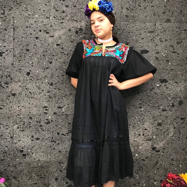 Mexikanisches Frauen Besticktes Kleid Handgestickt - Schöner Stil - Kostenloser Versand mexikanischer Boho Hippie Baby Rosa Bauernkleid MUMU