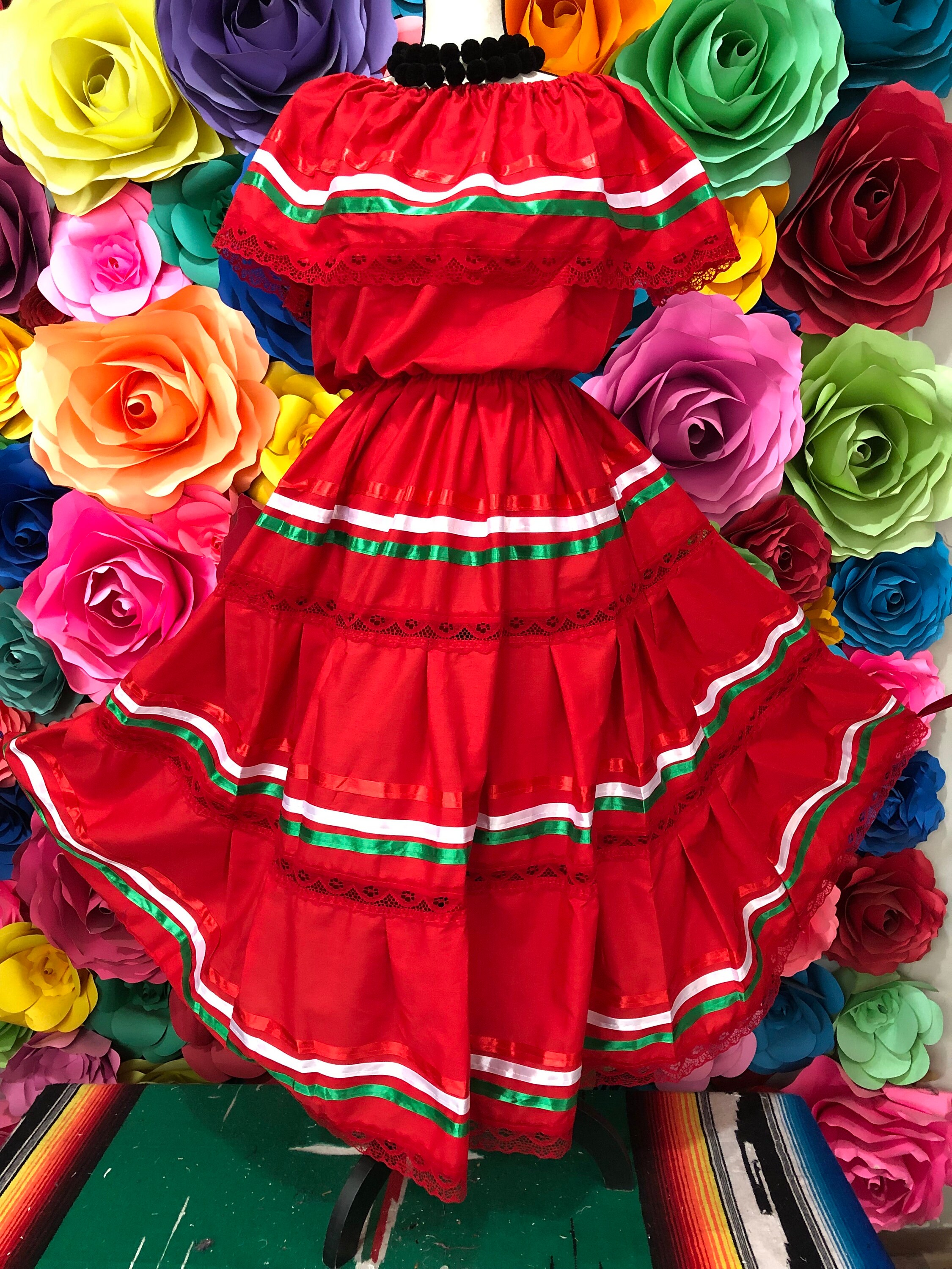 Rosas Rojas Camisas Charras Bordadas Con Flores Vestido Mexicano - Main Image