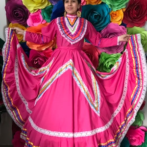メキシコのカラフルな刺繍のドレス。サイズは S - 3X。美しい