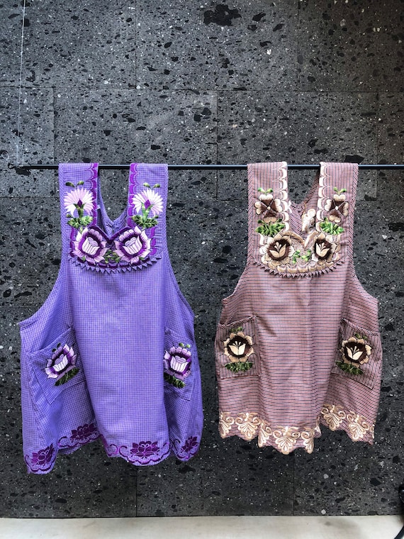 メキシコの手作りの刺繍エプロン メキシコの白い刺繍のエプロン、メキシコのカラフルな花の刺繍