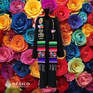 Class of 2025 Mexicaanse afstudeersarapeZarape-sjerp Virgen of Guadalupe-bloemen zarape-sjerp sarape-afstudeercadeau gepersonaliseerd geborduurd