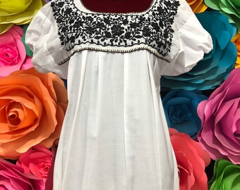 Vestido mexicano bordado: vestido hippie de fiesta con estampado