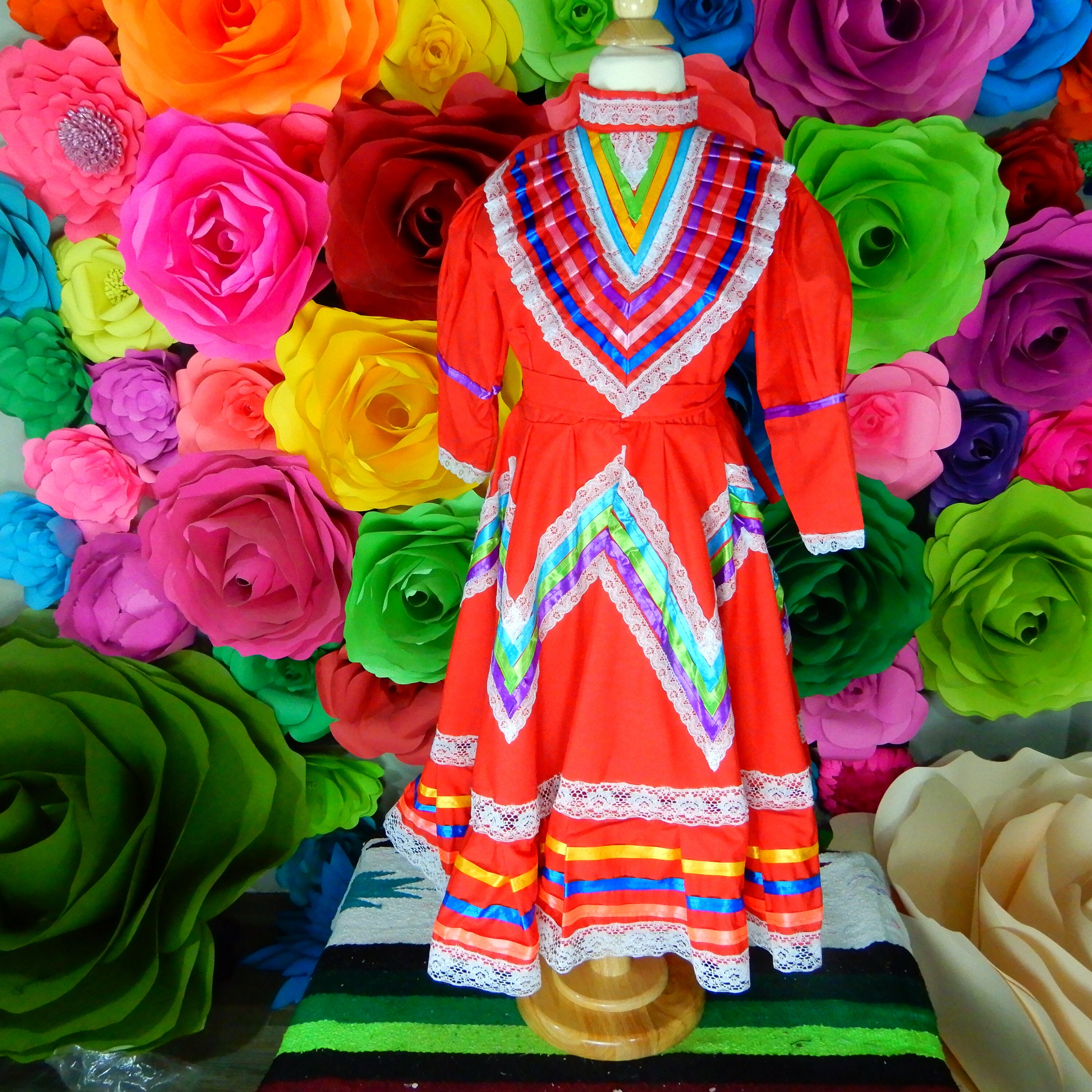 Mexikanisches Kleid Für Mädchen, Größe L In Rot – Inkl. Großem Sombrero