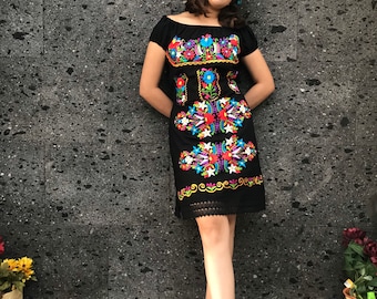 Mexican embroidered dress Size M style day of the dead 5 de Mayo coco theme party