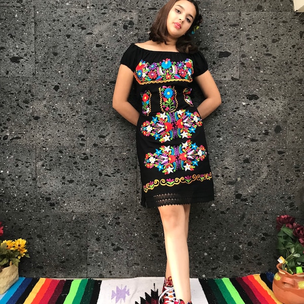 Mexican embroidered dress Size M style day of the dead 5 de Mayo coco theme party