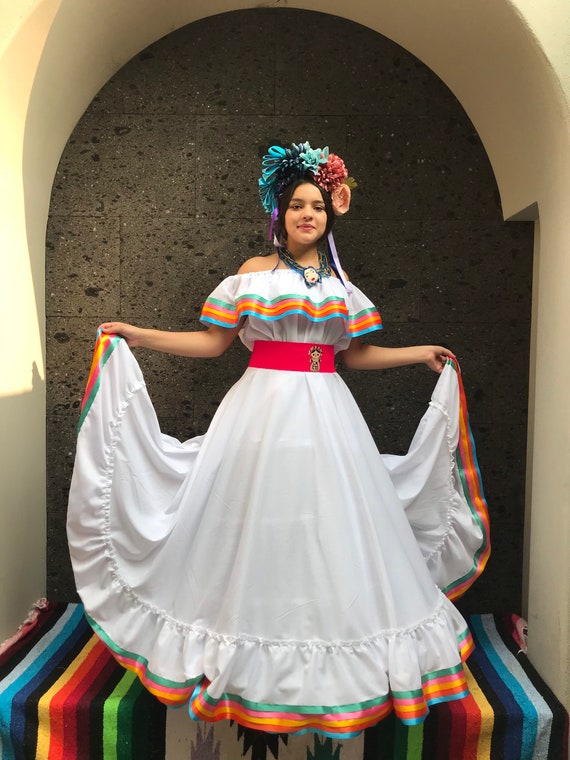 手作りのメキシカンドレス：ボヘミアンココをテーマにしたパーティー