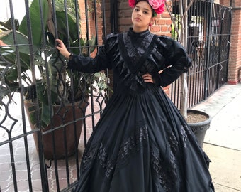 Mexican womans Dress Color Black 2 pc Skirt and blouse Frida Kahlo  boho coco theme party  day of the dead Dress costume 100