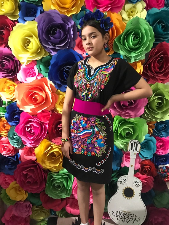 green emerald velvet dress Amazon.com: Mexican Dress for Women Embroidered Traditional Fiesta Dresses  Cinco De Mayo Mexicano Vestido Floral Outfit Hispanic Folklorico Style Long  Sleeve Pattern Floral Navy : Clothing, Shoes & Jewelry