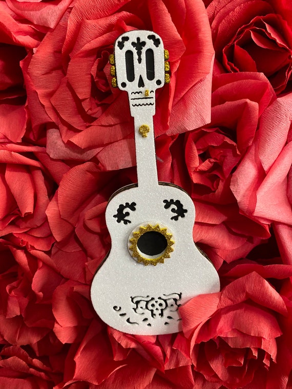 Mini guitare miniature en bois avec emballage pour décoration d'étagère de bureau (10 cm