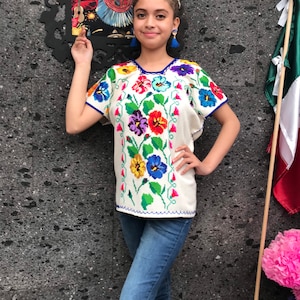 Handmade Mexican Floral Embroidered Blouse: Heritage Art