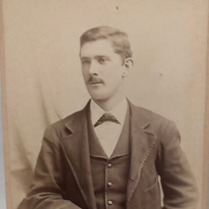 visiting card (carte de visite) of a gentleman by Monfort and Hill
