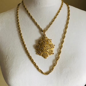 vintage Trifari gold necklace with filigree pendant
