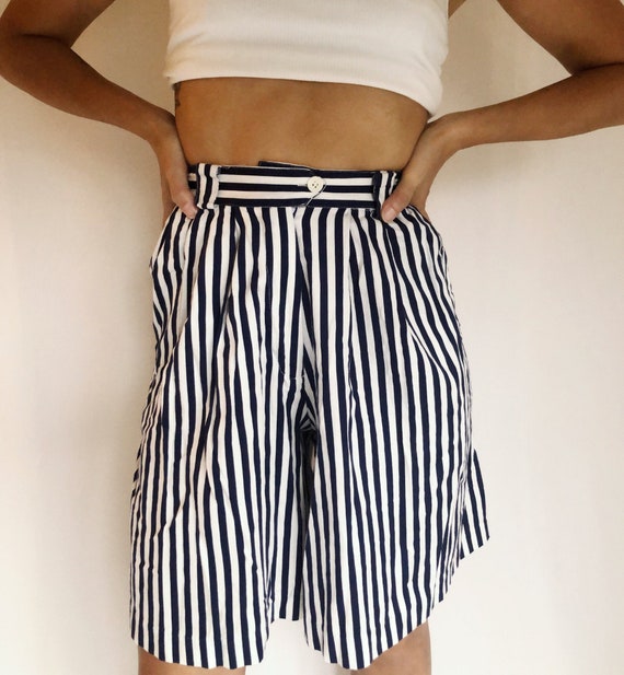 Vintage striped Bermuda shorts 23