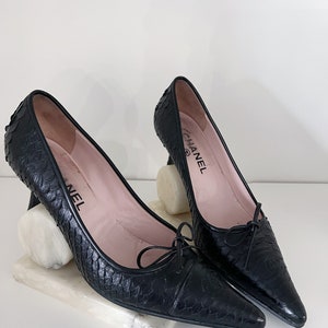 Chanel Kitten Heel Shoes Pointed Pumps Size 36 1/2 Two Tones Black Leather  and Patent Vintage Pumps France Designer Pittsbroc -  Hong Kong