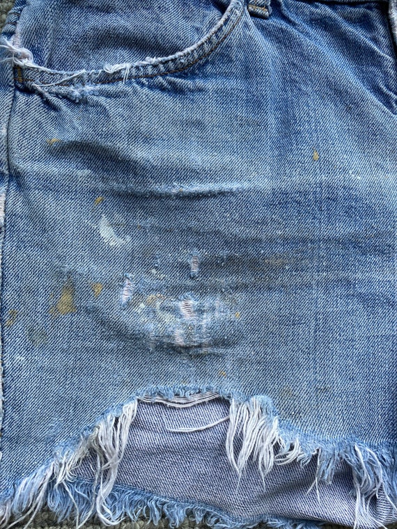 Vintage Levi’s painted distressed denim jean shor… - image 4