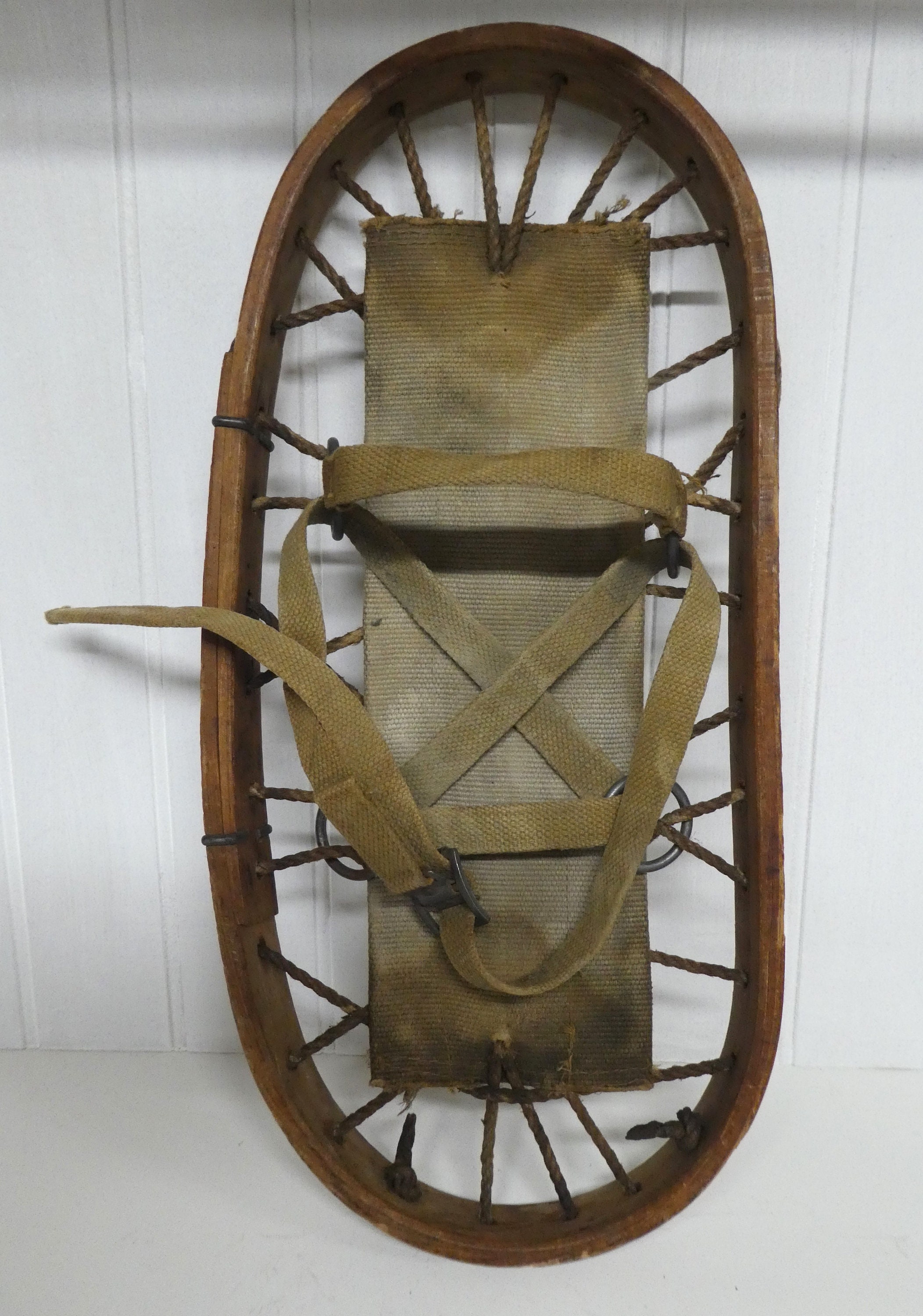 Seltener Vtg WW2 Bentwood Militär SCHNEESCHUH / 1940er Jahre Bärentatze Holz Feuerwehrschlauch Leinwand Schneeschuh / rustikales Dekor / militärische Erinnerungsstücke / Hüttendekor