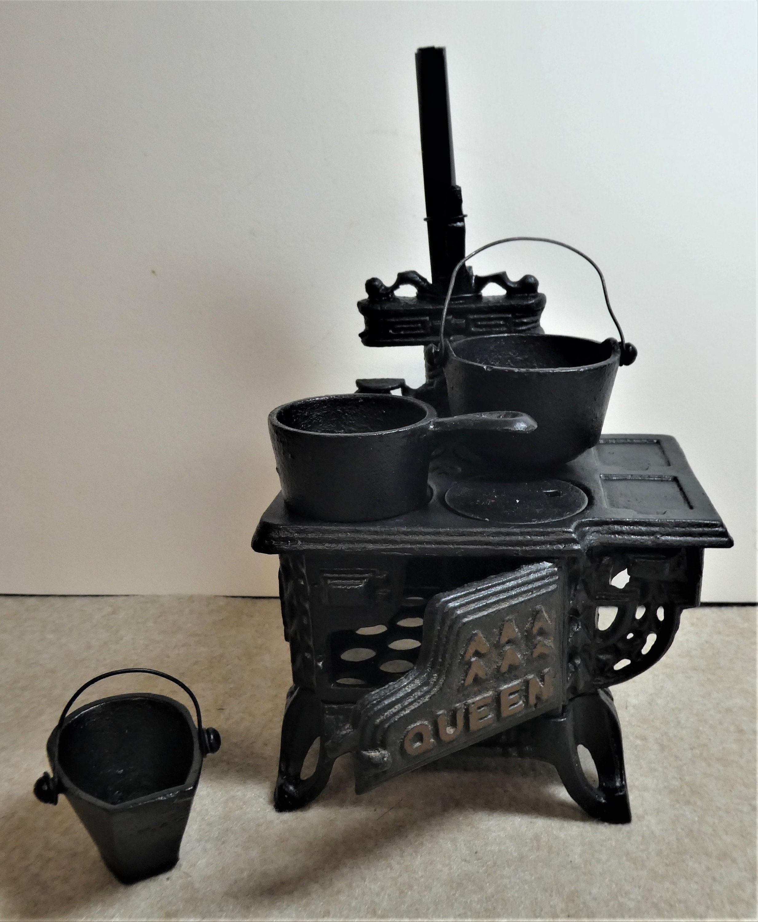 VINTAGE Queen Cast Iron Wood Stove w Accessories • Small Salesman Sample