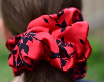 XXL Zwart en Snoep Appelrood Scrunchie, Elegante Rode Jumbo Scrunchie, Flamenco Rood en Zwart Oversized Satijnen Scrunchie, Extra Grote Scrunchy