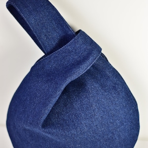 Blauwe denim knooptas in Japanse stijl, denimblauwe minimalistische handtas, donkerblauwe portemonnee, denim schoudertasje, marineblauwe tas
