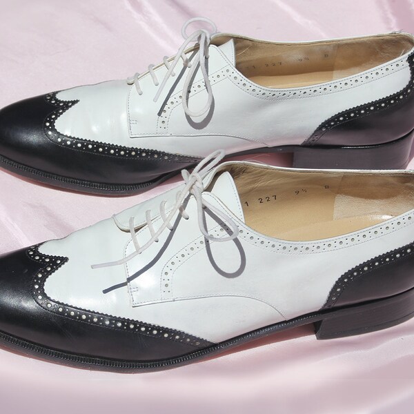 Women's Vintage 90's Leather Salvatore Ferragamo Black & White Spectator Wingtip Oxford Tie Shoes