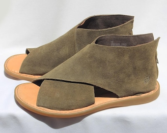 Women's Born Army Olive Green Suede Iwa Open Toed Sandal Gladiator Shoes 8 M