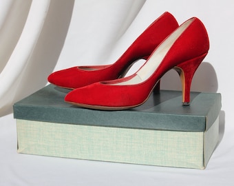 Vintage 50's Scarlet Red Velvet Pinup Pumps Stiletto Heels Shoes w Box 7 / Christmas Party