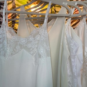 Slips completos antiguos que incluyen Vanity Fair, Barbizon, Van Raalte y otros