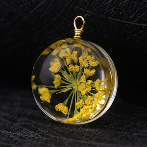 5pcs Glass Dried Flower Pendant, Queen Anne&#39;s Lace Flower Charms, Real Flowers Jewelry, Glass Ball Pendant, Round Globe Floral Pendant