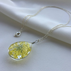 Queen Anne&#39;s Lace flower necklace, Real Flower Glass jewelry, Dried flower pendant, Pressed flower necklace, Gift for bride, Friendship gift