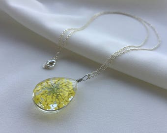Queen Anne's Lace flower necklace, Real Flower Glass jewelry, Dried flower pendant, Pressed flower necklace, Gift for bride, Friendship gift