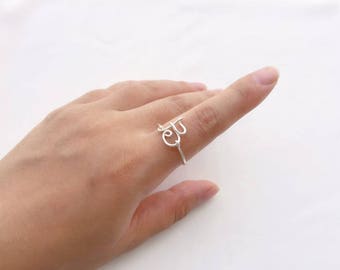 Aangepaste eerste ring, gouden initialen sieraden, zilveren letter B ring, naam ring, gepersonaliseerde ring, bruidsmeisje cadeau, huwelijksgeschenk, verjaardagscadeau