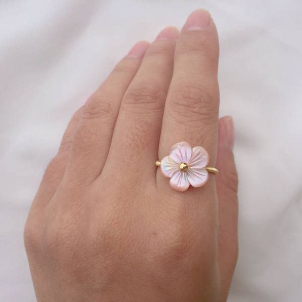 Pink Mother of Pearl Flower Ring, Shell flower Ring, Floral Ring, Gold ring, Wire wrapped Ring, bridesmaid gift, birthday gift, gift for her