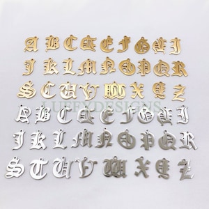 Gotischer Buchstabe Charme, Alphabet Charme, Goldbuchstabe Charme, 26 Buchstaben Anfangsanhänger, vergoldeter Edelstahl, alter englischer Buchstabe Anhänger