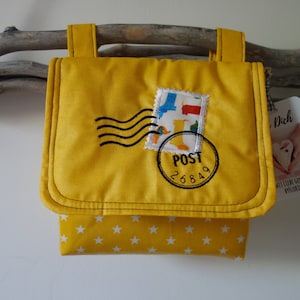 wasserfeste Lenkertasche mit Wunschname Post Briefmarke gelb